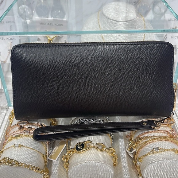 Michael Kors JST Lg Leather Continental Wallet Wristlet Phone Holder
Chocolate - Picture 2 of 16